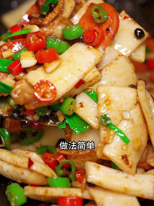 辣炒年糕糯叽叽的口感还香辣入味,谁能不爱吃呢 野山椒豆豉酱