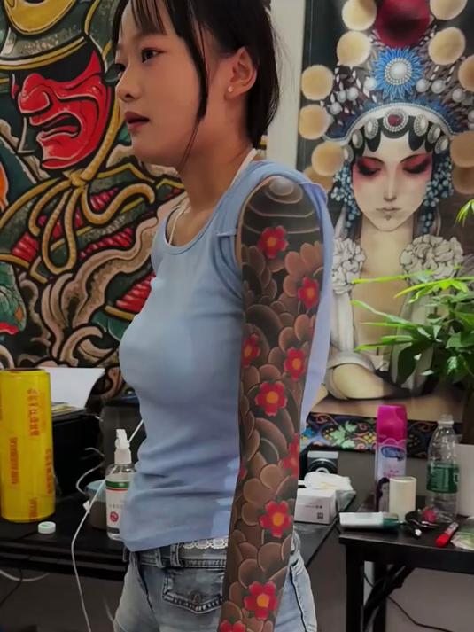 樱花臂完工,妹子看起来真厉害