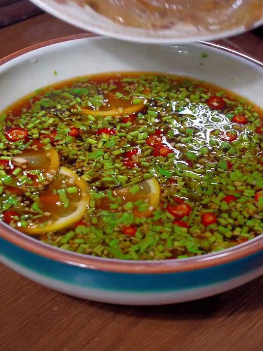 我认为这种小白虾最好吃的做法就是生腌了