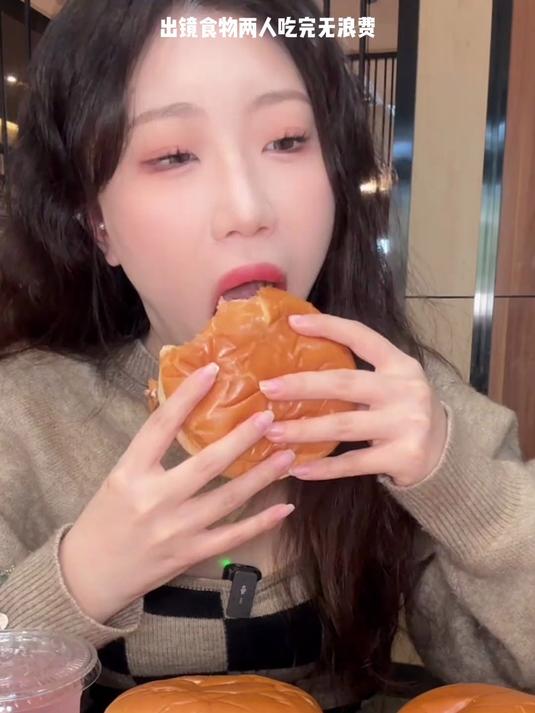 汉堡王新品起猛了他们家竟然把芋泥加进了汉堡里?!