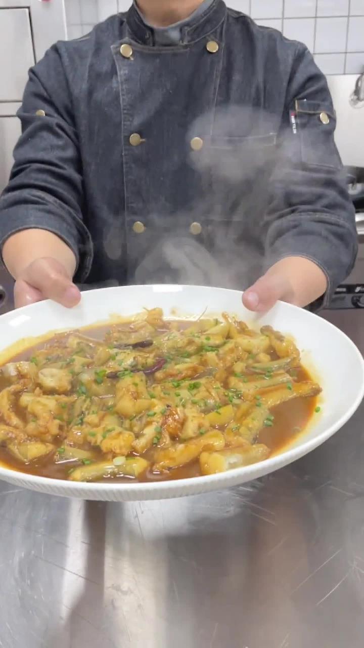 家烧龙头鱼豆腐鱼家烧龙头鱼入口即化,整个口腔满满的鲜味