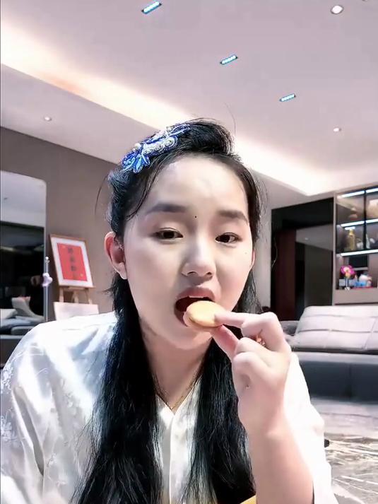 巨好吃的花生酱饼干,加了点盐粒,又浓郁又有点微微咸香