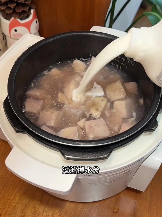 电饭锅的第二份工之电饭锅做饮品：杨枝甘露芋头西米露电饭锅奶茶