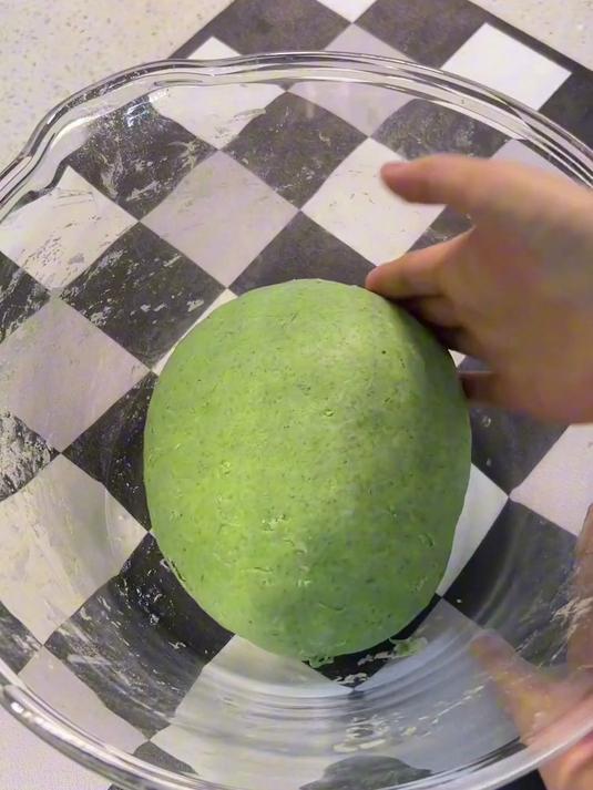 熬夜党救星!菠菜面+酸汤,护肝明目一碗搞定!