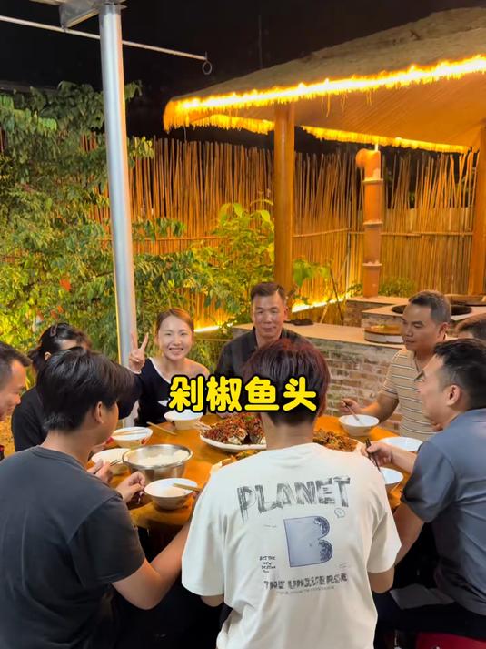 忙忙碌碌的一天，今天就简单的做个一鱼三吃，每个小伙伴都能吃上三大碗米饭。#踢开世界的门#