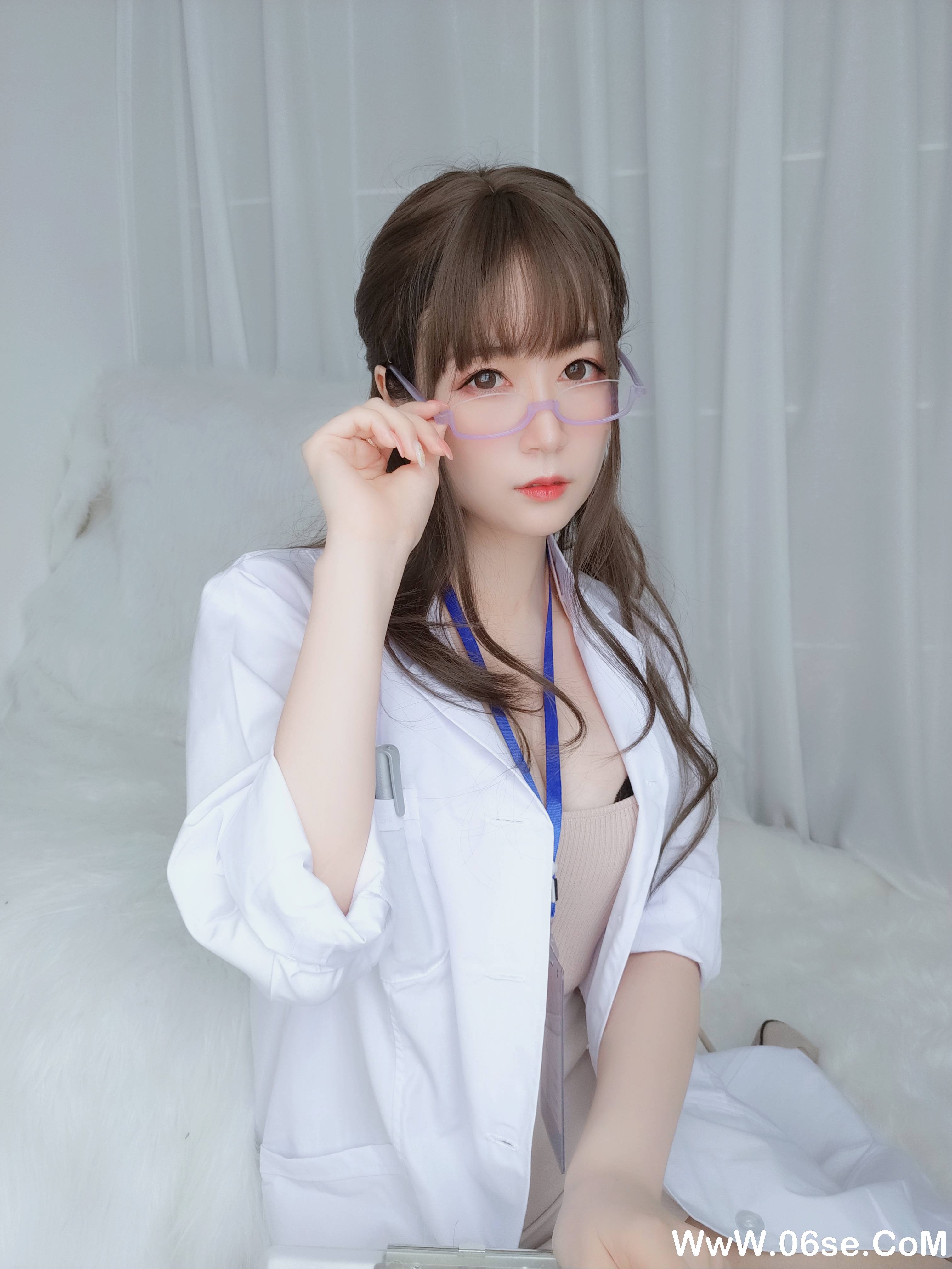 图片[112]-Coser小姐姐白银 NO.060 – 私人医生[159P+6V1.03G]-六色网