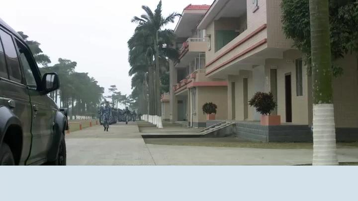 火蓝刀锋:蒋小鱼想回家,大队长决定和他比,结局意料之中