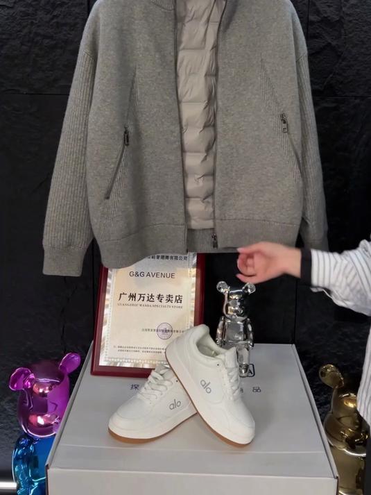 90白鸭绒填充！零下低温也不怕！