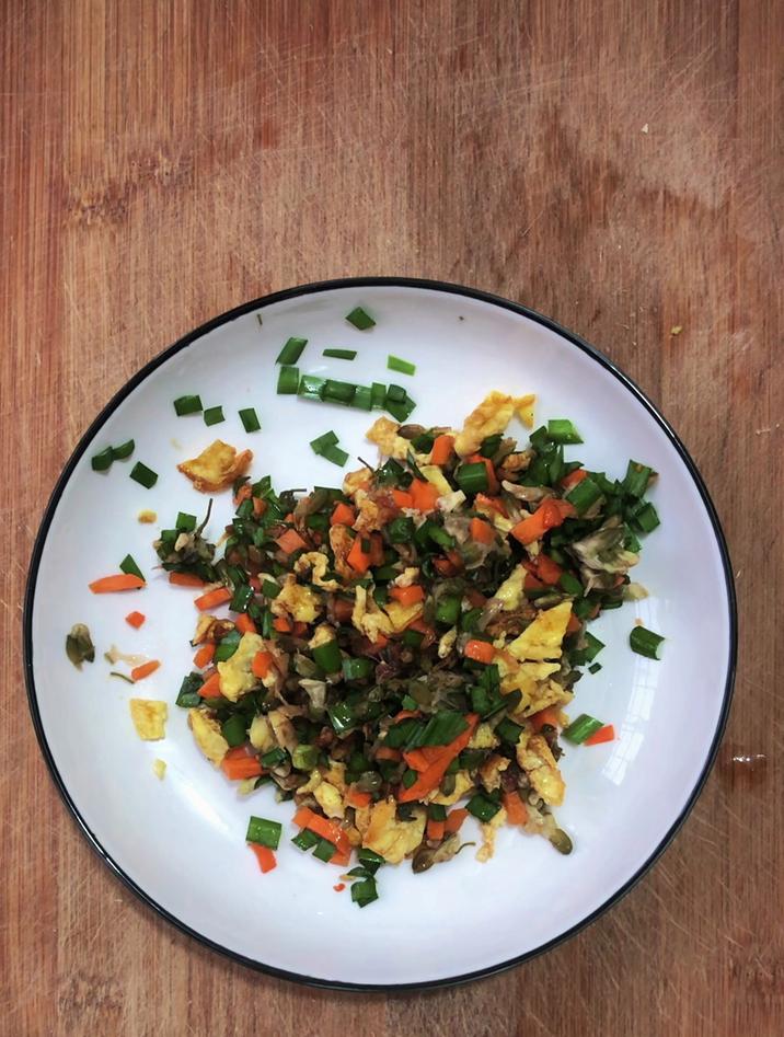 槐花韭菜鸡蛋馅饺子怎么调馅,像我这样做就行了
