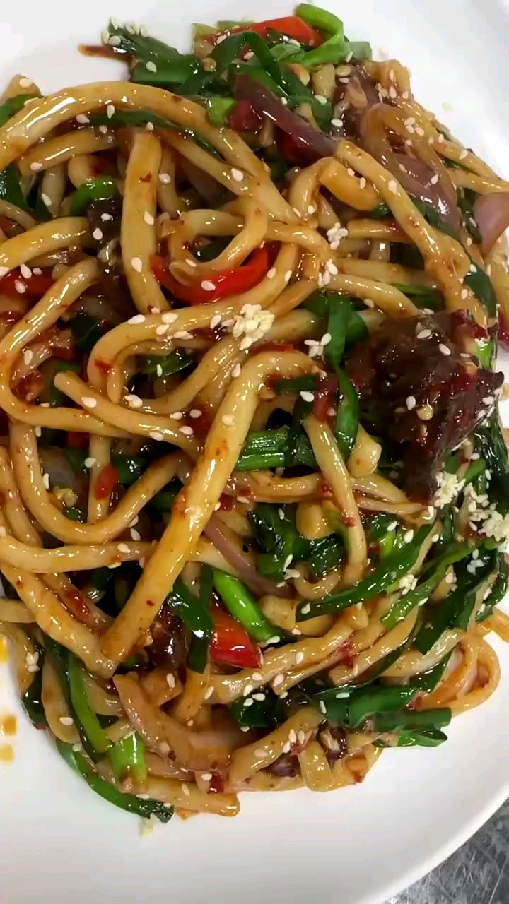 新疆特色干煸炒面搞起来色香味俱全啊