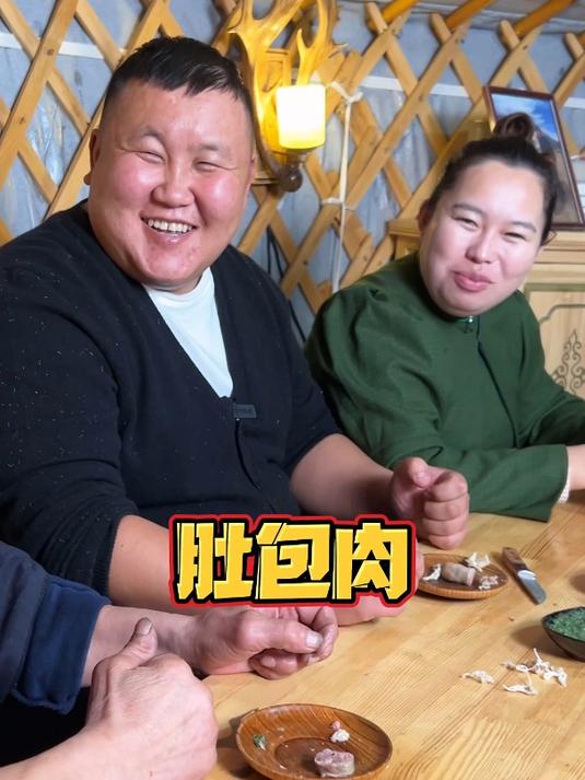 陶陶想吃肚包肉和肉肠了,满足一下她的愿望,做一锅香喷喷的美食