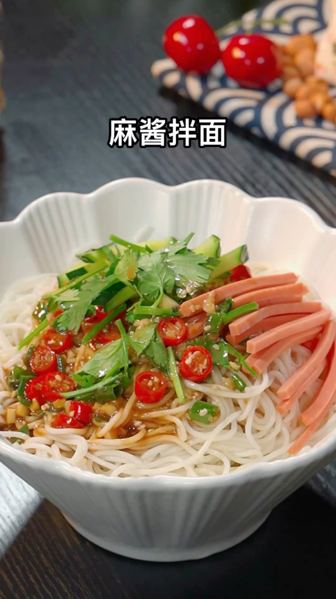 夏天没胃口就吃一碗凉拌面,麻酱拌面做法简单又好吃