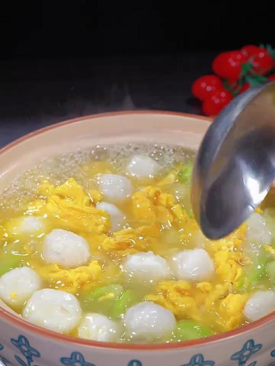 夏天孩子运动量大,妈妈们一定要多给孩子喝这个丝瓜鱼丸汤