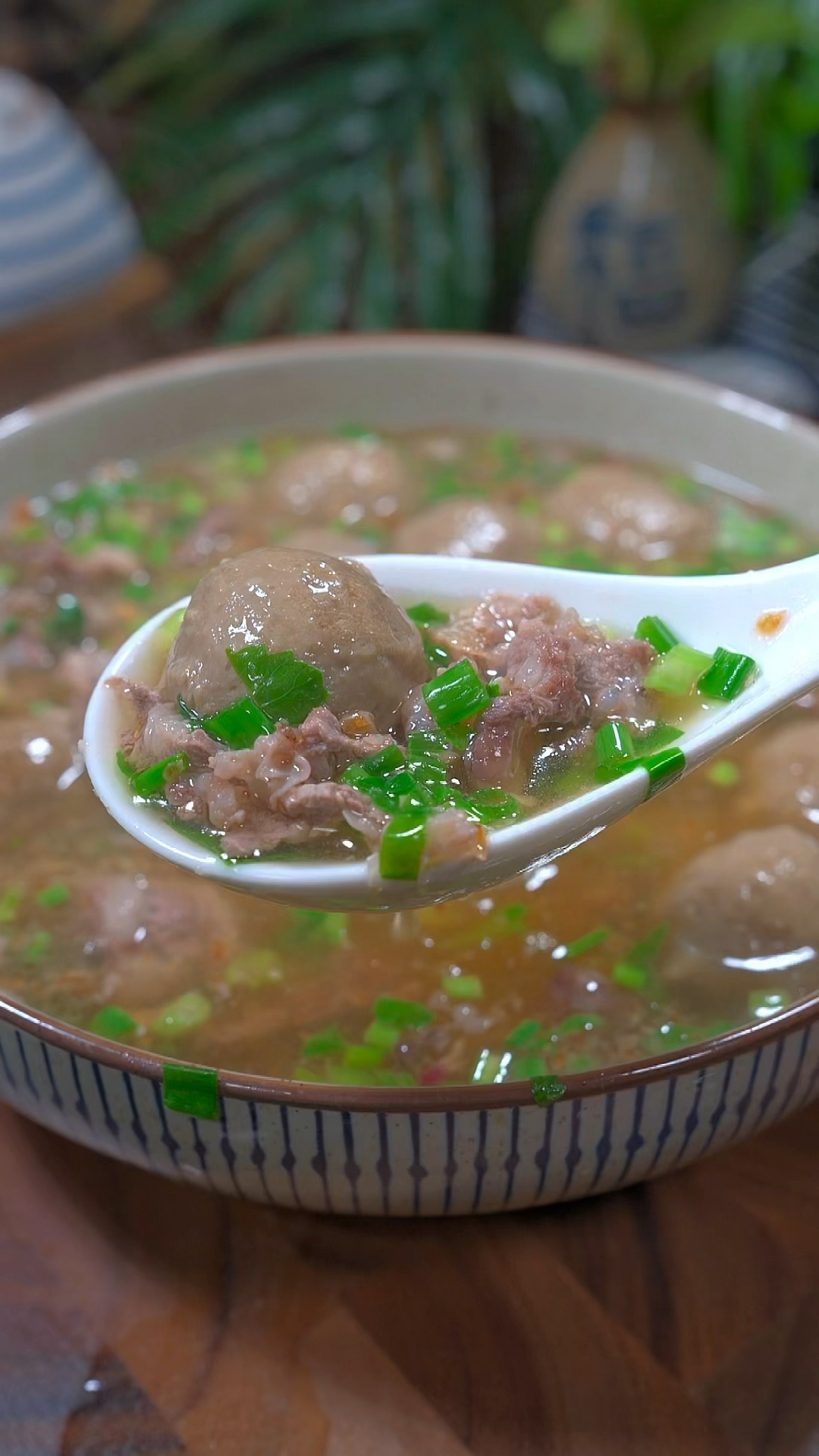 亚洲四大名汤之一的潮汕牛肉汤,别看他做法平平无奇,味道确实特别鲜美。 #潮汕牛肉丸