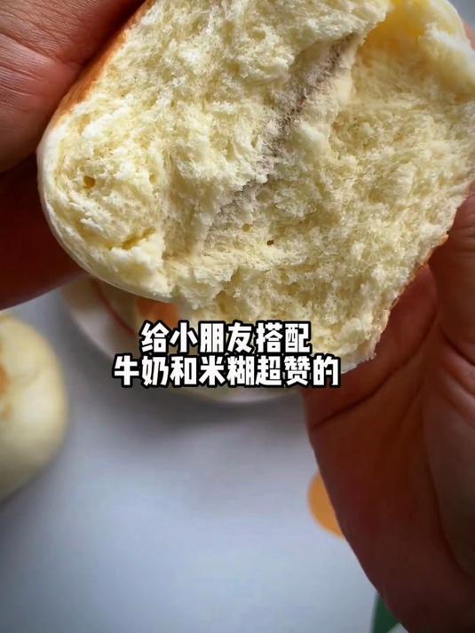 今天用嘴简单的方法教大家做一个韭菜盒子