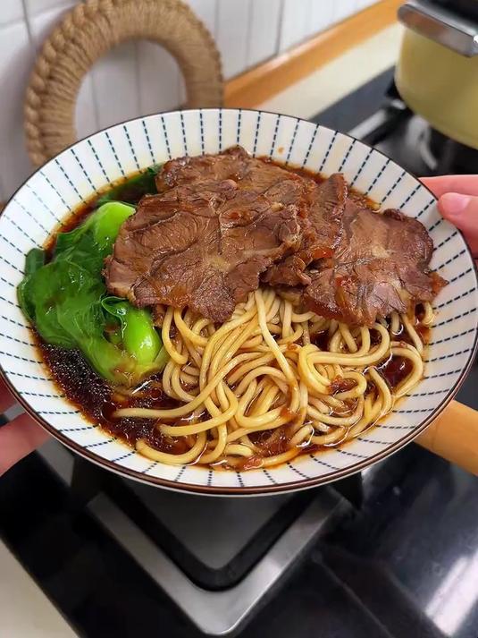 今天又做了一锅卤牛肉真的巨好吃