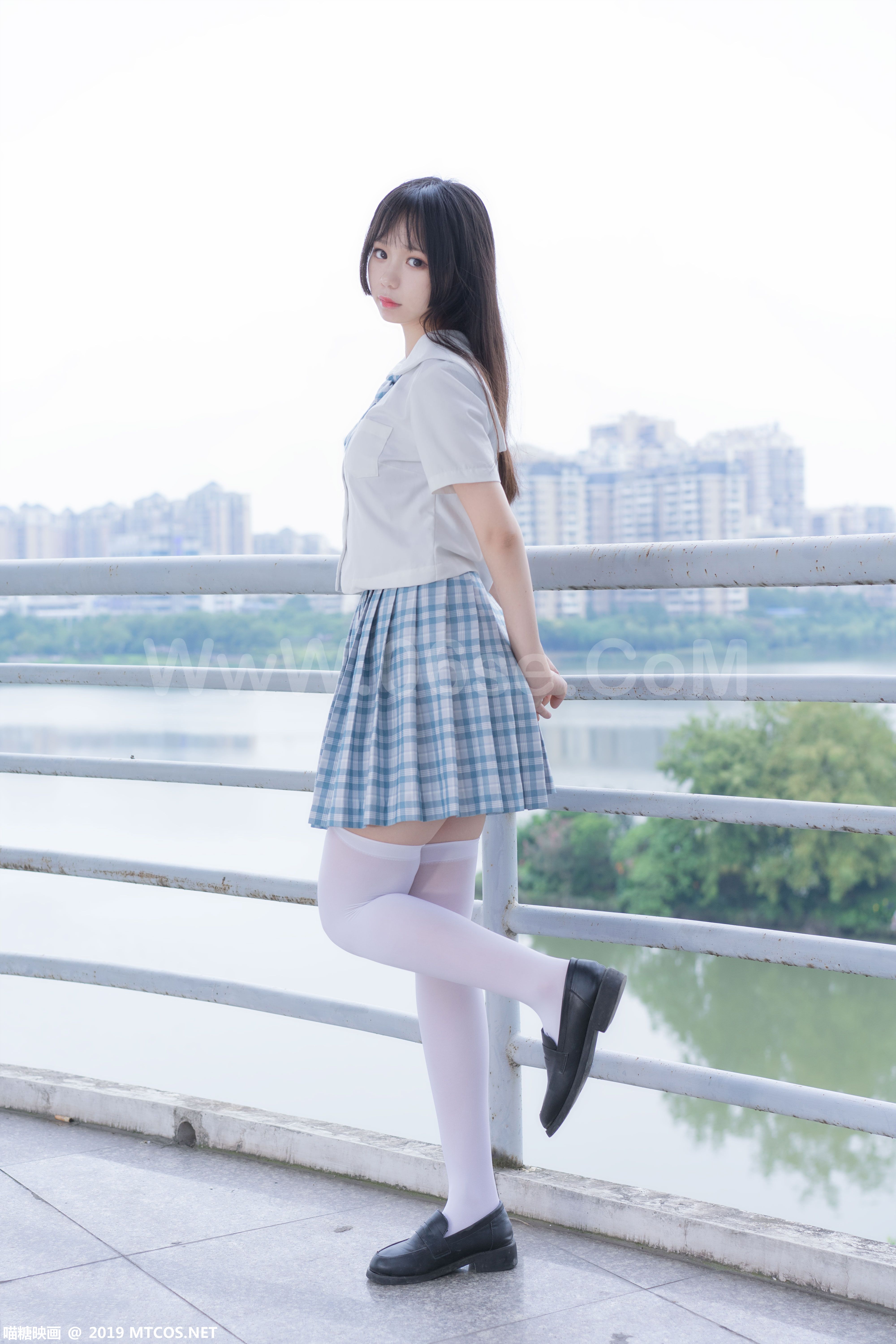 图片[15]-[MTCos] 喵糖映画 Vol.015 半度度度喵 白丝格子裙-六色网