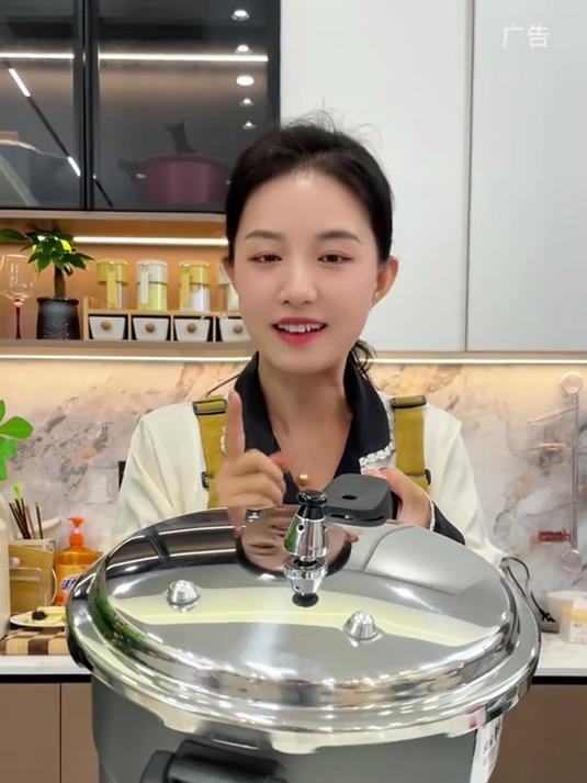 高压锅密封锁鲜不流失 炖煮食材保留营养 家常煲汤滋味醇厚浓郁!