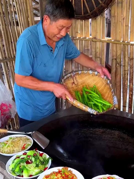自从拥有了这款小炒酱调料,炒菜再也不用发愁做出来不好吃