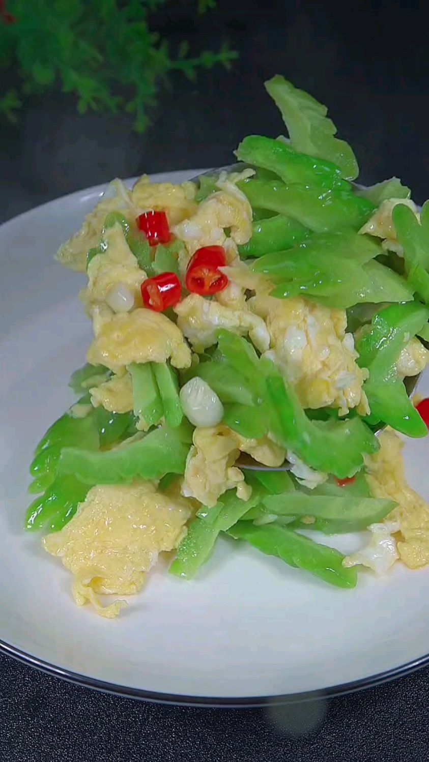苦瓜炒鸡蛋的家常做法