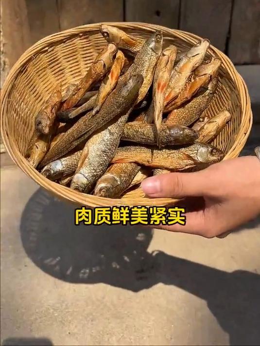 老乡们,这道小鱼小虾你有多久没吃过了?小鱼小虾美食
