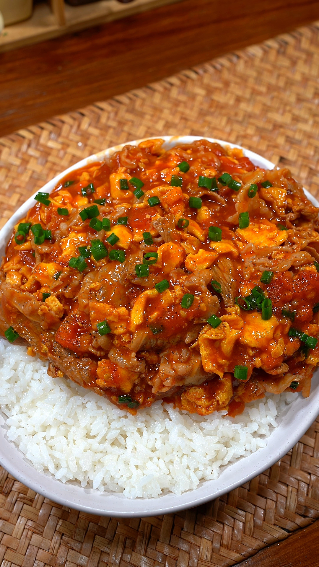 我们家每周都要吃几回这个番茄鸡蛋肥牛盖饭,做法简单,鲜香美味又下饭