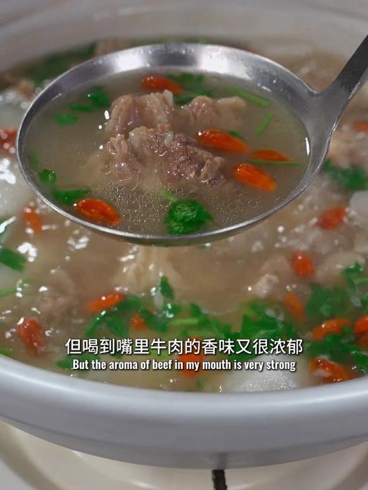 营养滋补的萝卜菌菇汤