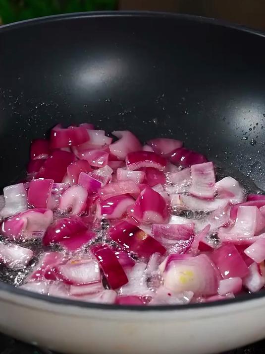 家庭版咖喱虾仁盖饭做法大公开 美味营养,全家都爱!