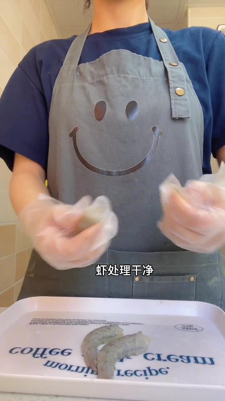 自制三色虾丸,再煮点面条,煎个鸡蛋,一碗香喷喷的虾丸蛋卷海苔