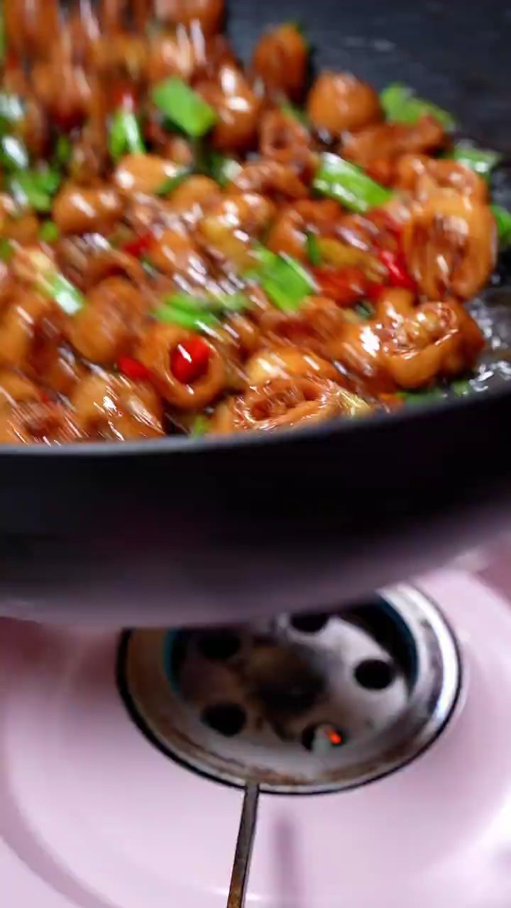 爆炒肥肠,这样做香辣脆爽,下酒又下饭!