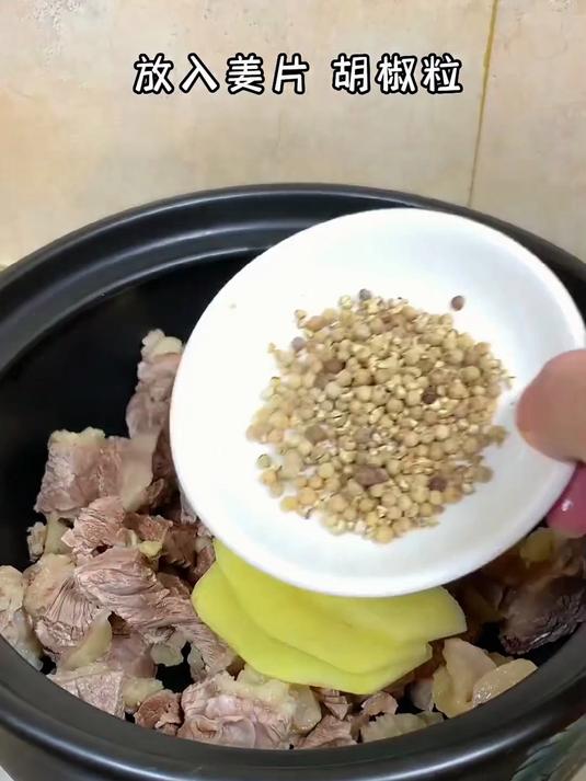 牛肉汤这样做汤鲜味美 软滑清香 做法还很简单