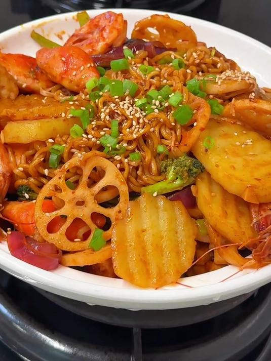 冬天在家做不辣又下饭的麻辣香锅 连不爱吃青菜的小朋友都夸好吃