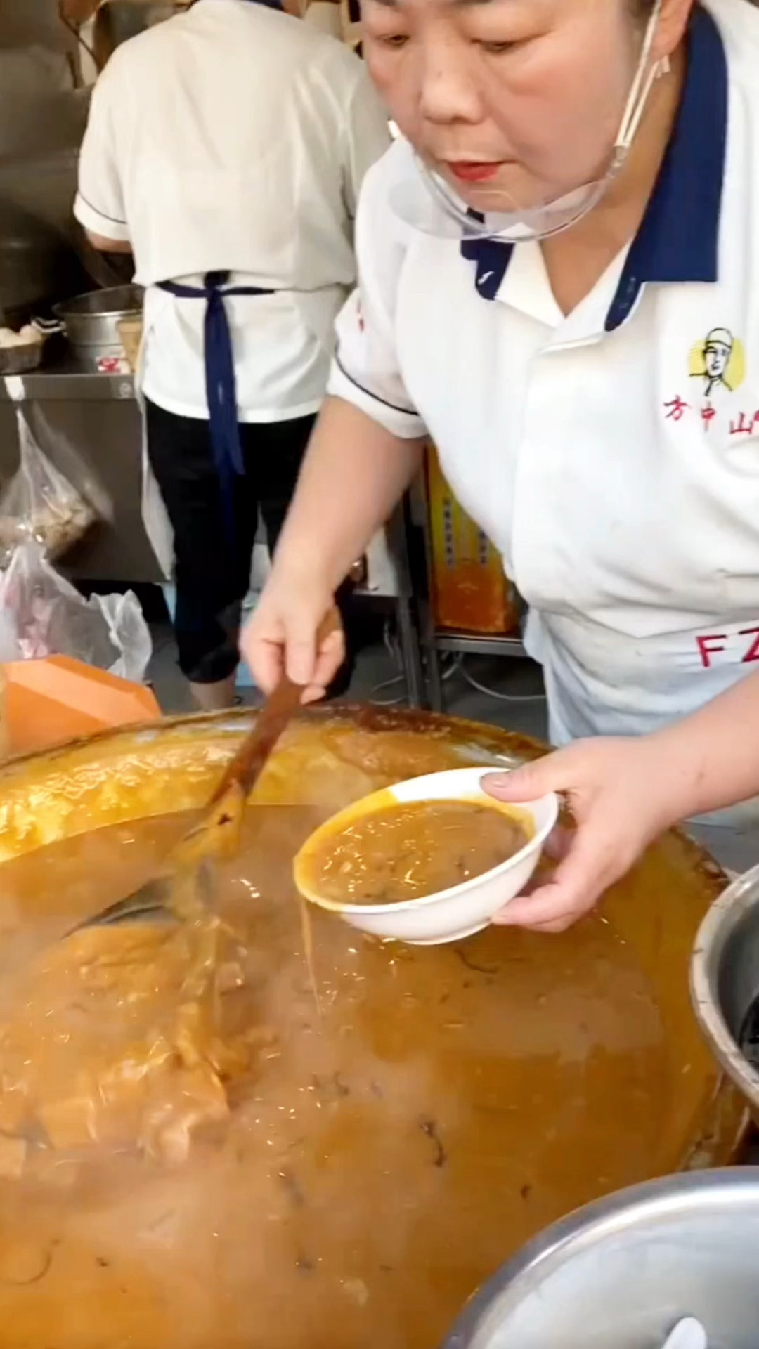 郑州早餐扛把子,方中山胡辣汤,也太好喝了