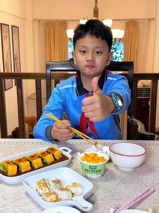 生菜厚蛋烧 今天早晨起晚了,简单给家人做个生菜厚蛋烧