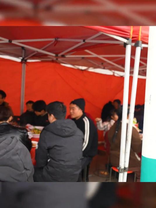 今天小雪带大家看看安徽这边给小孩子剪燕尾的习俗