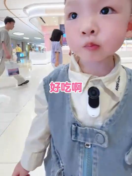 2岁宝宝第一视角买奶茶之最好吃的蛋糕,这家伙太会讨女孩欢心了