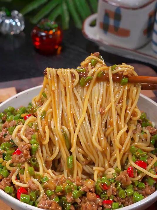 我家孩子每周都要吃几次这个豆角肉末打卤面