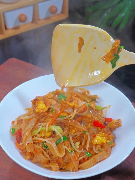 香喷喷的家常炒河粉