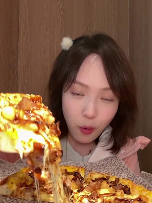 碳水大满足芝士巧克力奶油披萨一顿炫到爽