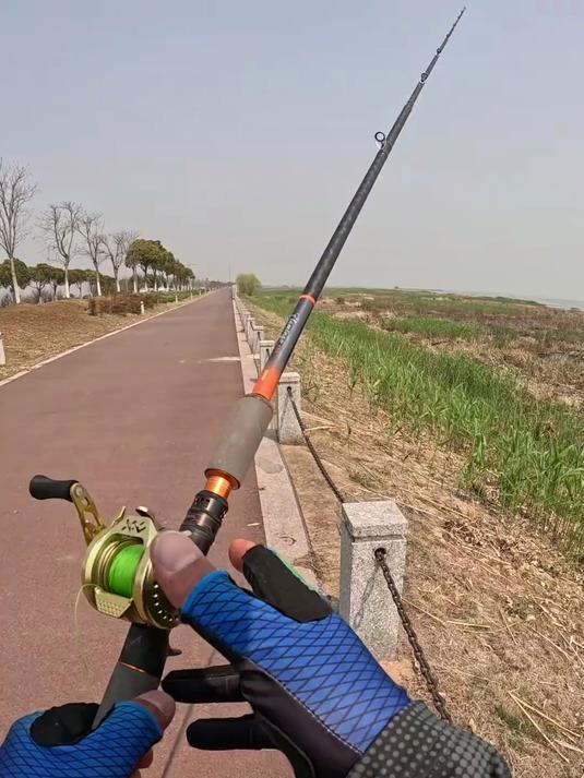 吃上酸菜鱼了,他有4斤多,路亚,钓鱼日记