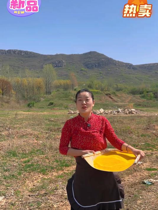 老农含泪求助:金黄小米堆成山,盼好心人带走