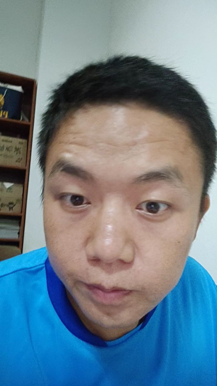 吃晚餐啦!泡椒田鸡味道巴适,再喝杯奶茶,人生就是吃吃喝喝,乐观面对一切
