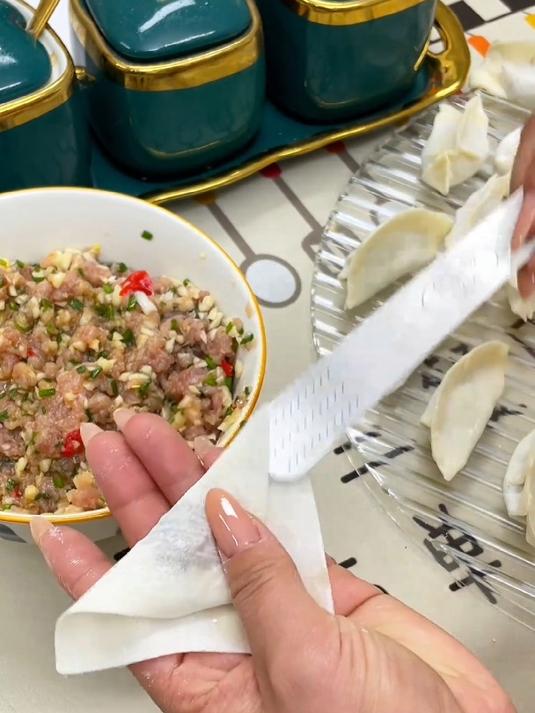 用这个挖馅勺包饺子光滑不粘馅,用它包饺子贼快了,不买后悔