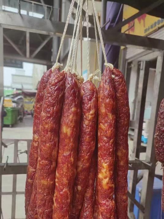 烟熏腊肠炒娃娃菜帮，家常美味