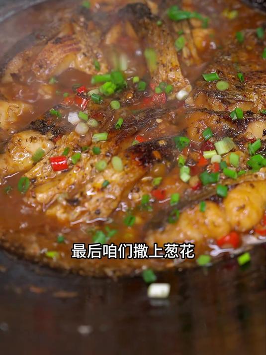 饭店里的香煎紫苏鱼块外焦里嫩还巨入味!其实就是加的这个紫苏酱