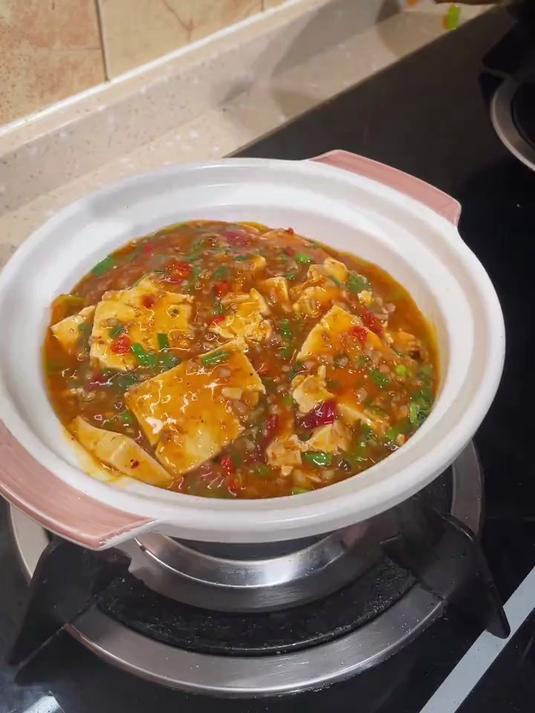 平时不知道吃什么下饭菜的,就像我这样简单做个韭菜肉末烧豆腐