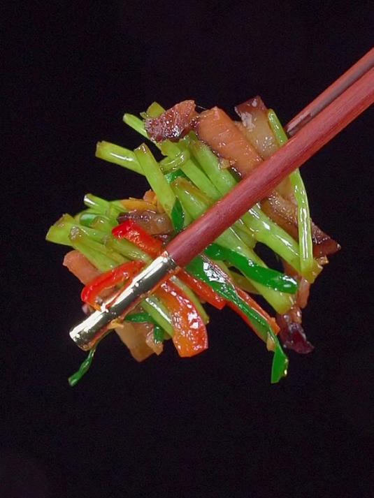 炒藜蒿要不要焯水,这种菜在江西叫藜蒿,还有的地方叫芦蒿,你们那里叫什么菜