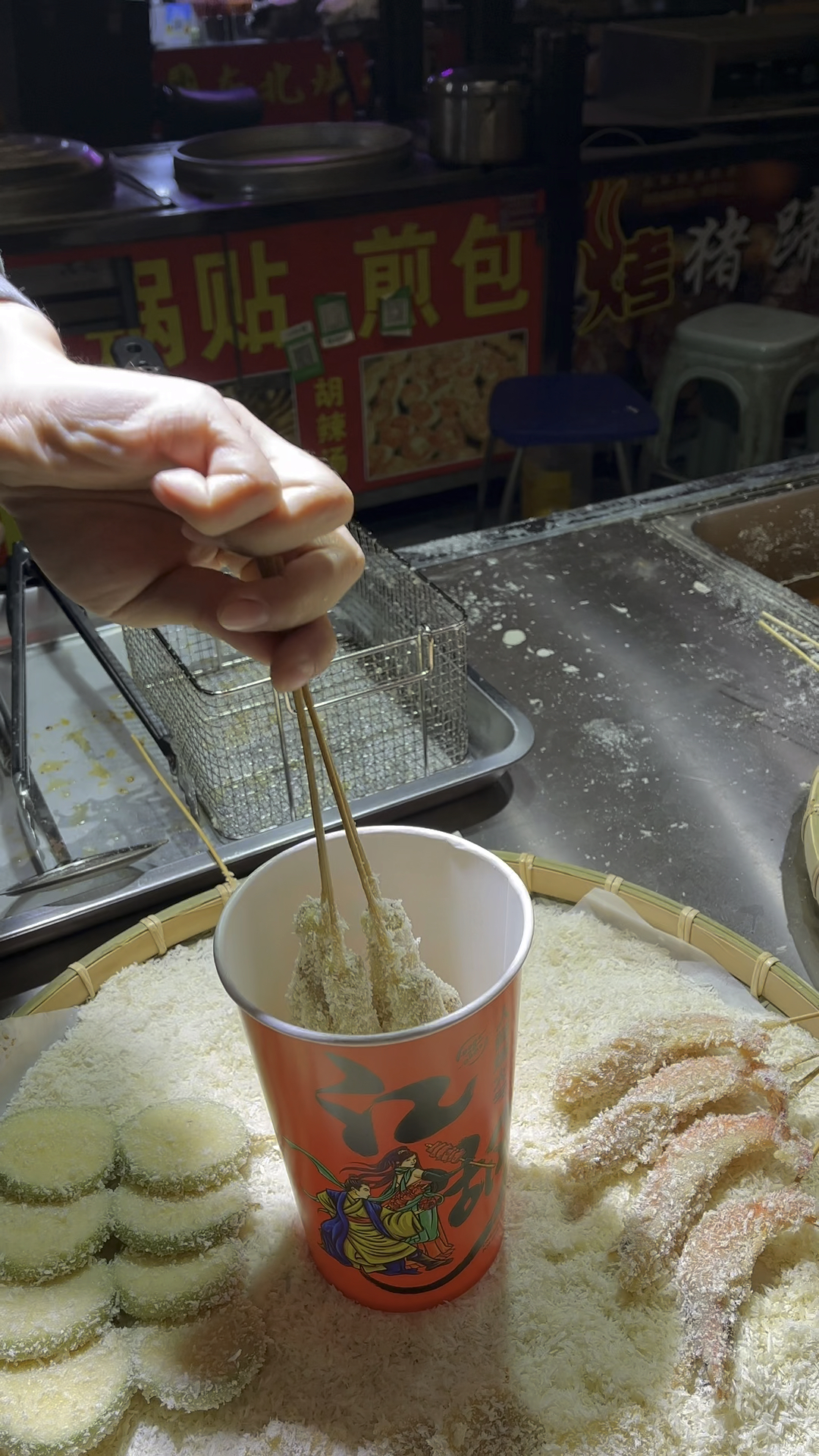 鸡爪腌制配方:盐100克,老抽10克,八角10克,花椒10克,小茴香10克,陈皮5克,桂皮