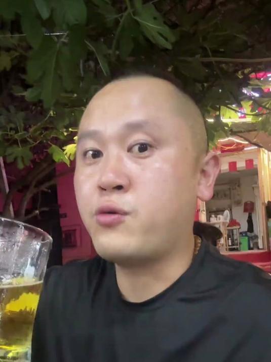 藏在居民区深处的青岛台东老式啤酒屋,在这喝酒真惬意