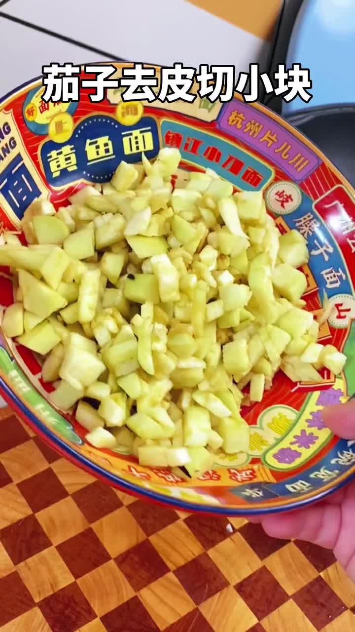 包一次都能出摊的茄子酱肉包!全是家的味道!杠杠好吃啊,关键是不会包包子的老妹儿